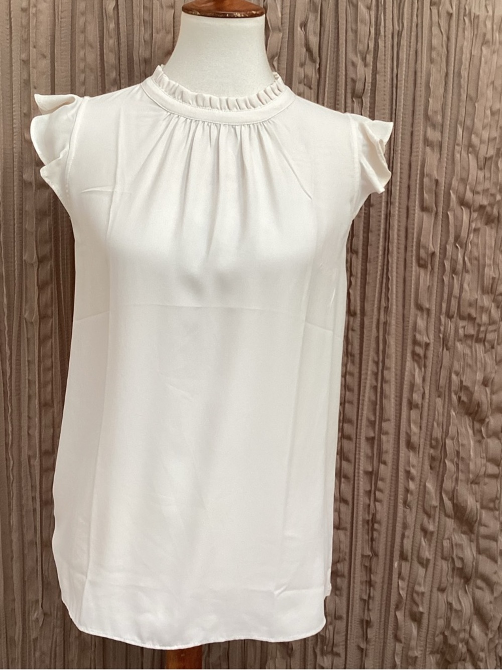 LOFT Ruffled Neck Blouse w/flutter cap sleeves,loose fit, back button close,S